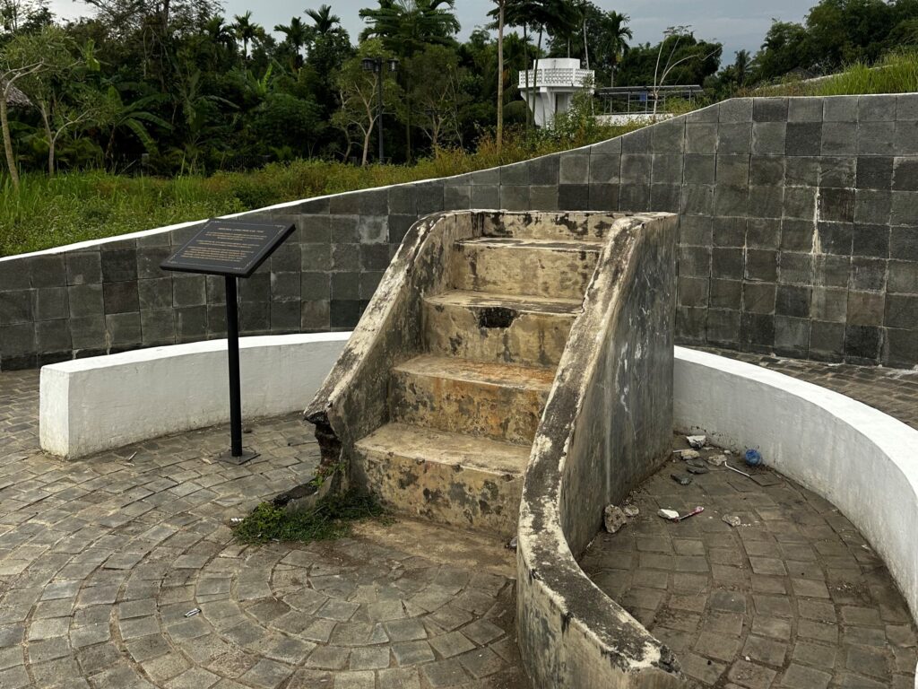 The remaining stairs of Rumah Geudong, now Memorial Living Park, in Pidie Regency Source: Muhammad Ammar Hidayahtulloh.